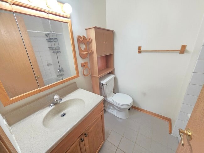 Building Photo - 801 Brook Dr