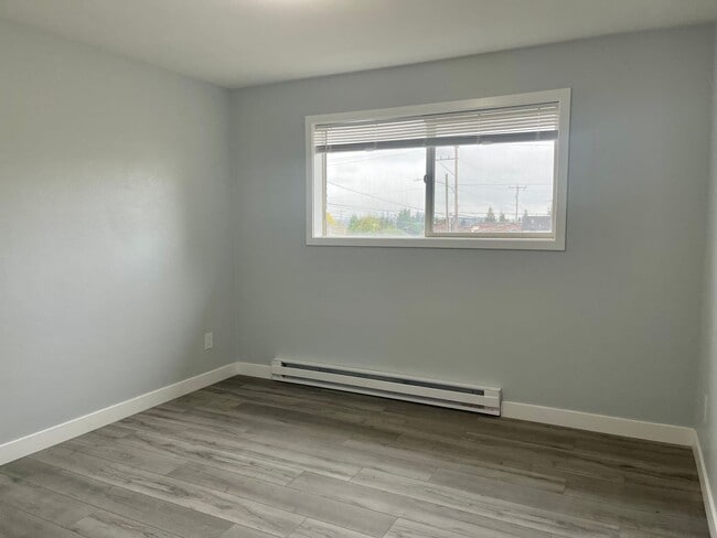 Building Photo - 2 Bedroom, 2 Bathroom + Den Ballard Duplex!