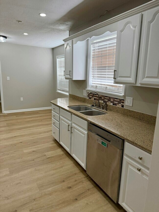 Building Photo - 3019 Magnolia Pl