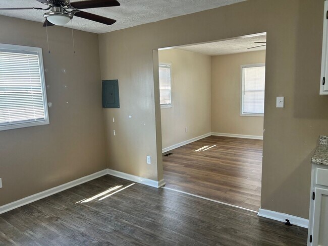 Building Photo - 511 Grey St