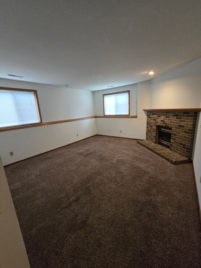 Building Photo - 1627-1629 Rustic Drive