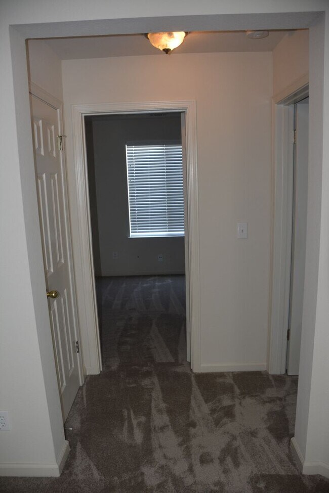 Building Photo - 5163 Tehachapi Way