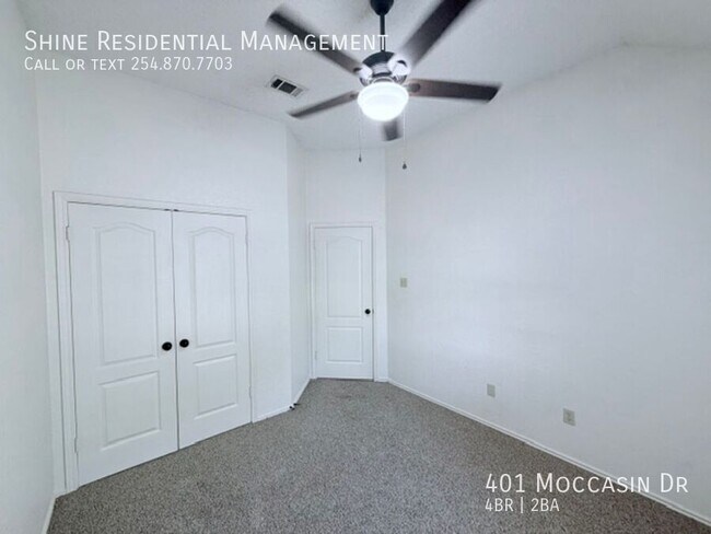 Building Photo - 401 Moccasin Dr