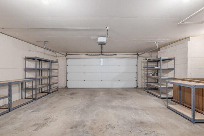 Building Photo - 6724 Knight Dr