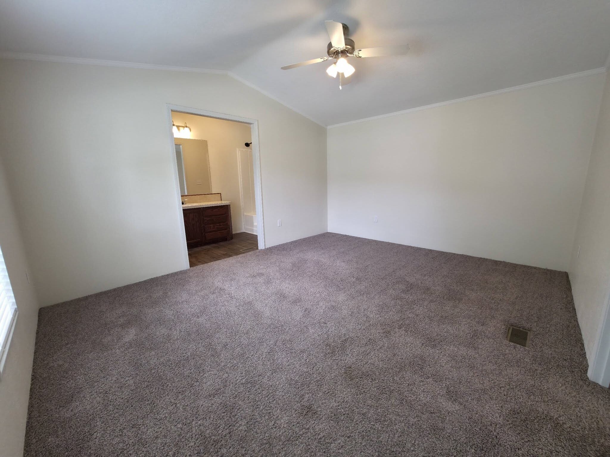 Building Photo - 1308 W Plum St