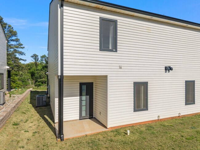 Building Photo - Charming 3 Bedroom Home in Spartanburg – Modern Upgrades & Stylish Finishes