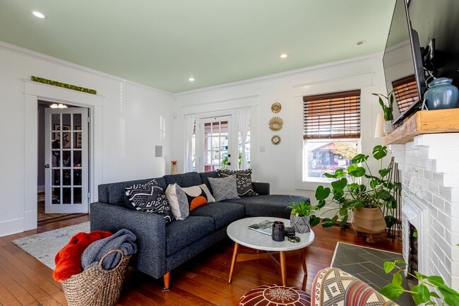 Building Photo - Rare historic East Nashville bungalow for rent; 4 Beds 3 Baths, 1,806 SqFt, fenced yard