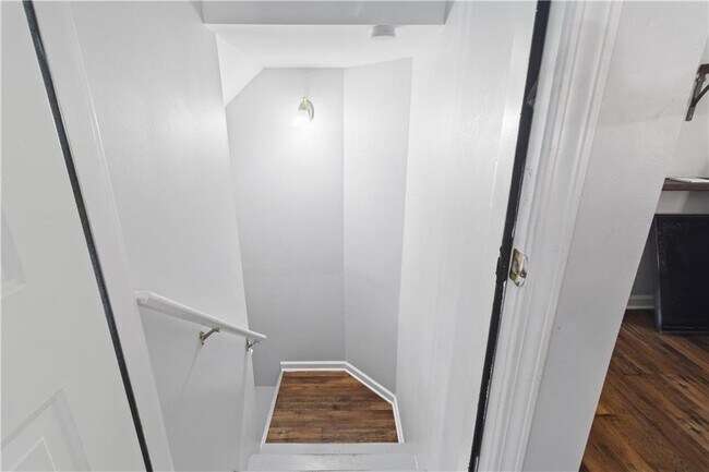 Building Photo - 1150 Emperor Ln