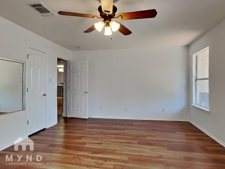Building Photo - 8715 Veranda Ct