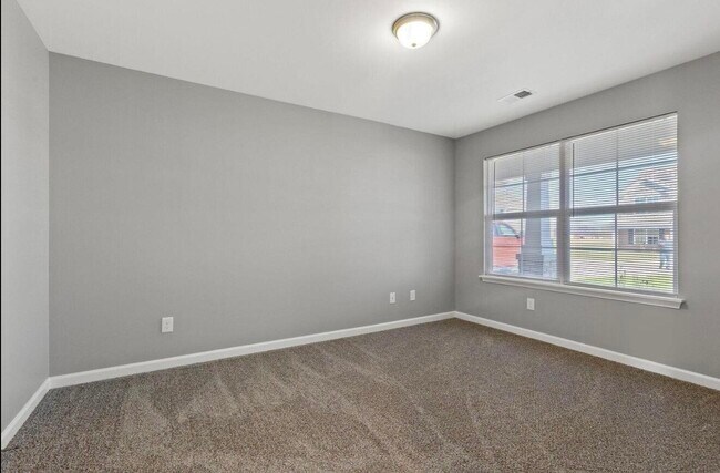 Building Photo - 121 Landry Ln