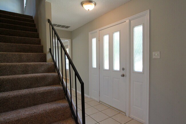 Building Photo - Updated 4 Bedroom • 2.5 Bath • West Round Rock • Downstairs Primary Suite • Two Living Areas • La...