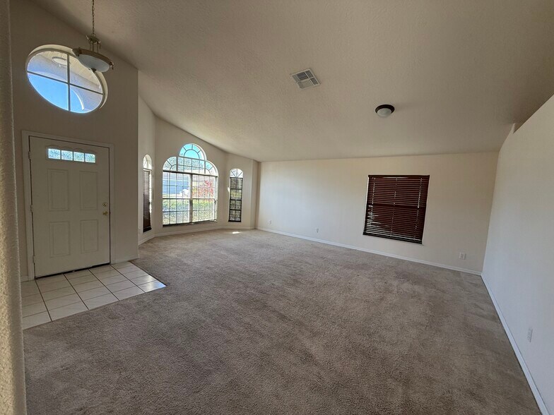 Building Photo - 1628 Maximilian Dr