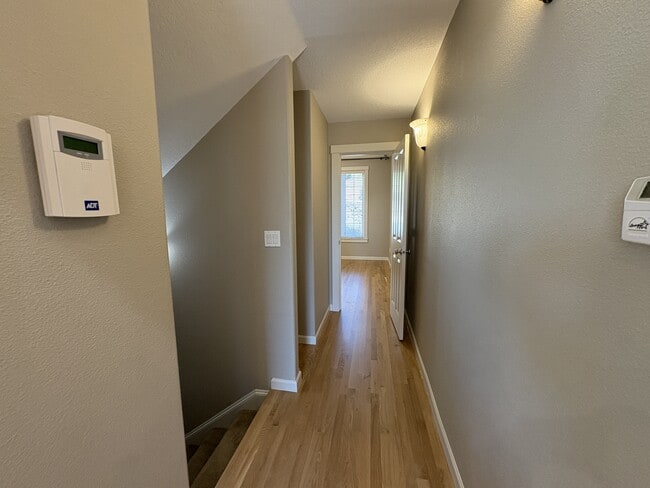 Building Photo - 10630 SW Kable St