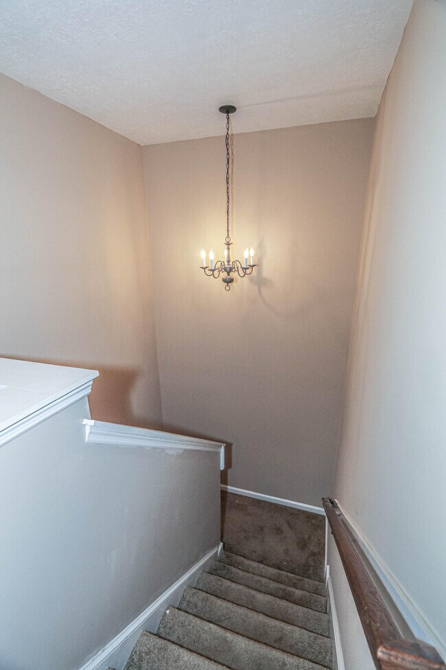 Building Photo - 479 Sebastian Dr