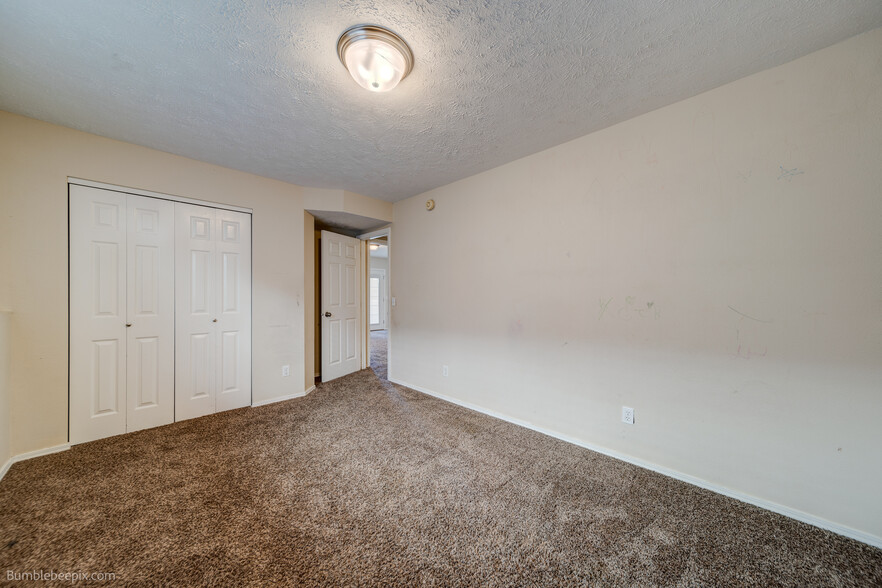 Bedroom - 5804 N Silver Pine Ct