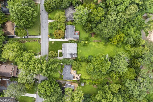 Building Photo - 1742 Helen Dr NE