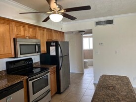 Building Photo - 2190 SE 5th St