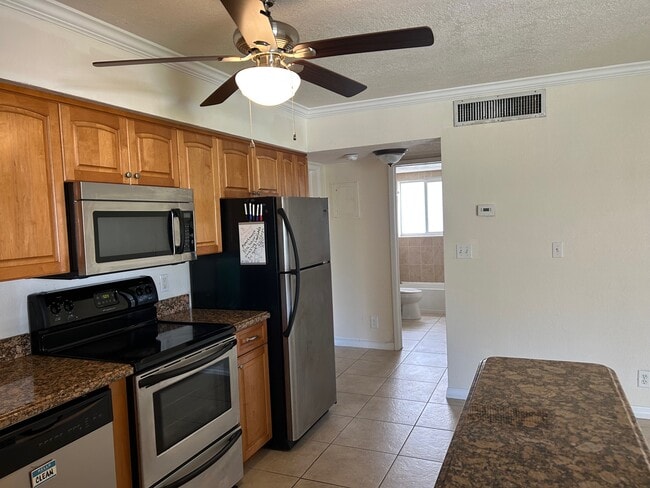 Building Photo - 2190 SE 5th St