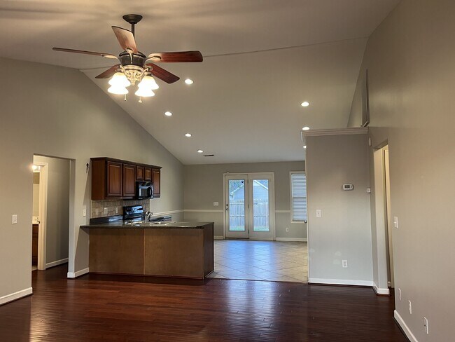 Building Photo - 5004 Pelican Ct