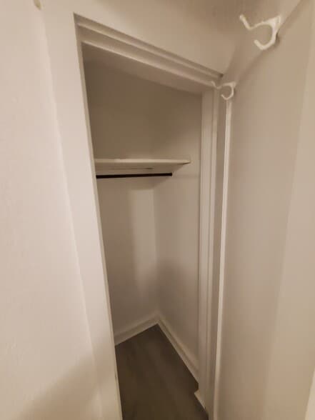 Bedroom 2 Closet - 2008 N Copia St