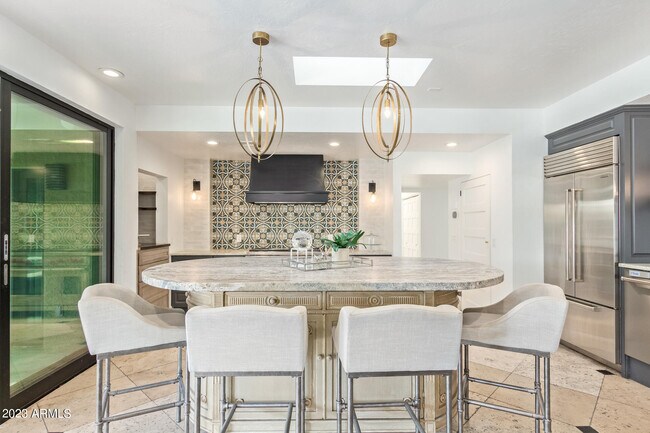 Building Photo - 4450 E Camelback Rd