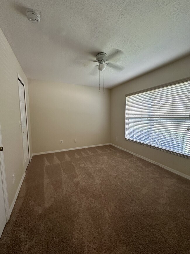 Building Photo - Charming 2 bedroom, 2 bathroom end unit
