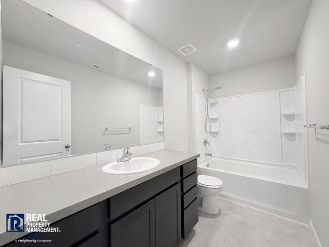 Building Photo - Stunning 4-Bedroom Home with Mount Rainier Views in Rainier Ridge!