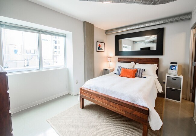Building Photo - Authentically Cool Downtown Austin Condo | Walk Everywhere | Fully Furnished