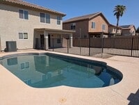 Building Photo - 1711 W Wilson Ave