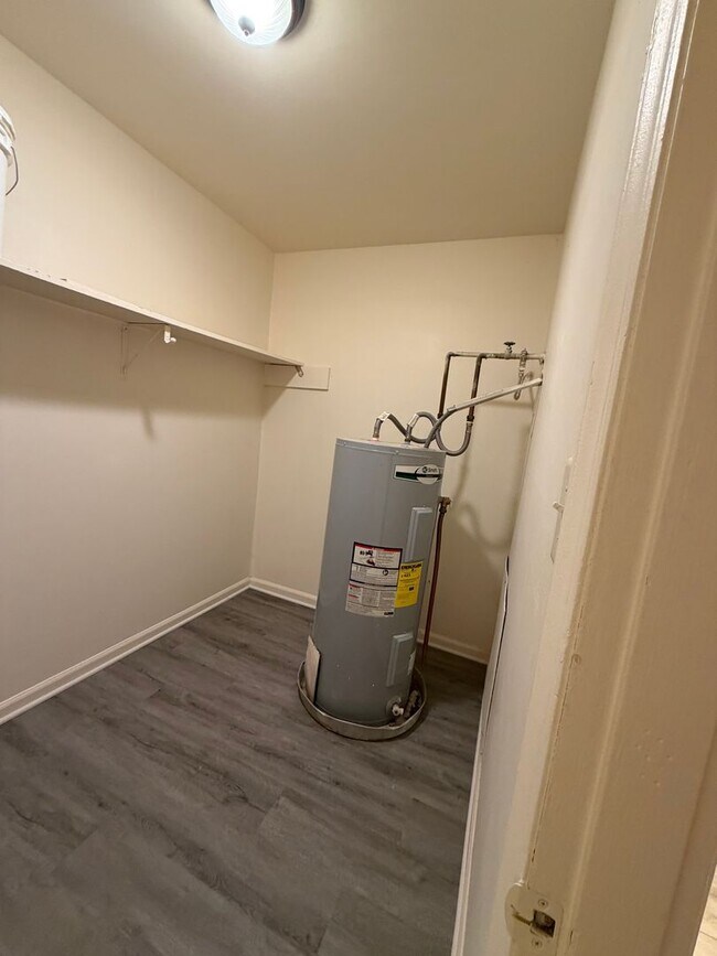 Building Photo - Charming 2 Bedroom, 2 Bath Condo available in South Charlotte!