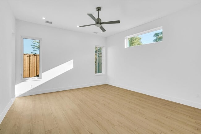 Building Photo - 1703 Nomas St