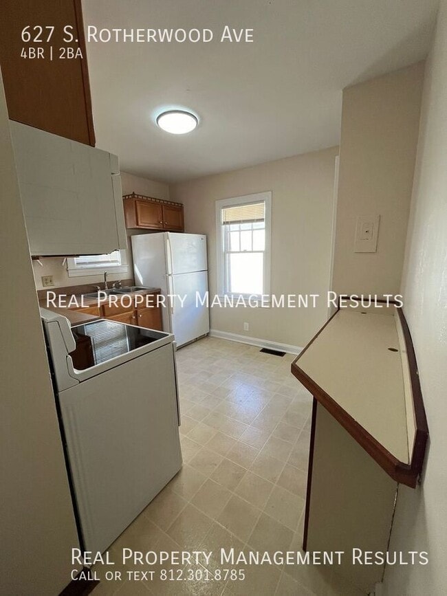 Building Photo - 627 S Rotherwood Ave