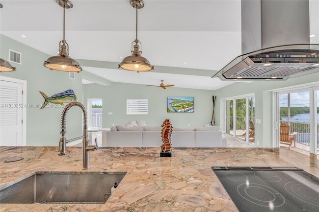 Building Photo - 155 Coco Plum Rd S