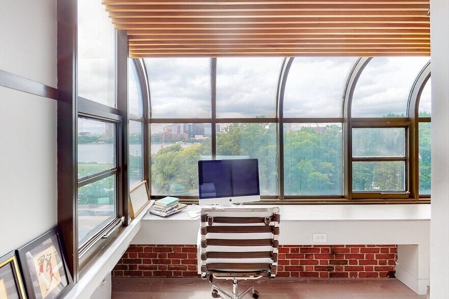 Building Photo - 265 Beacon St