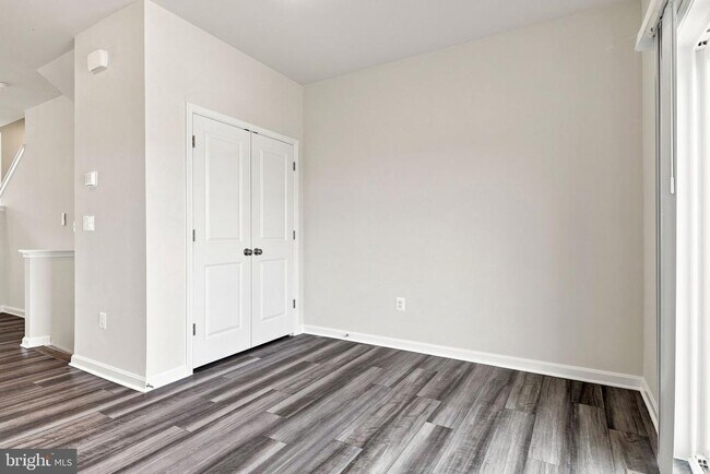 Building Photo - 417 Seeback Dr