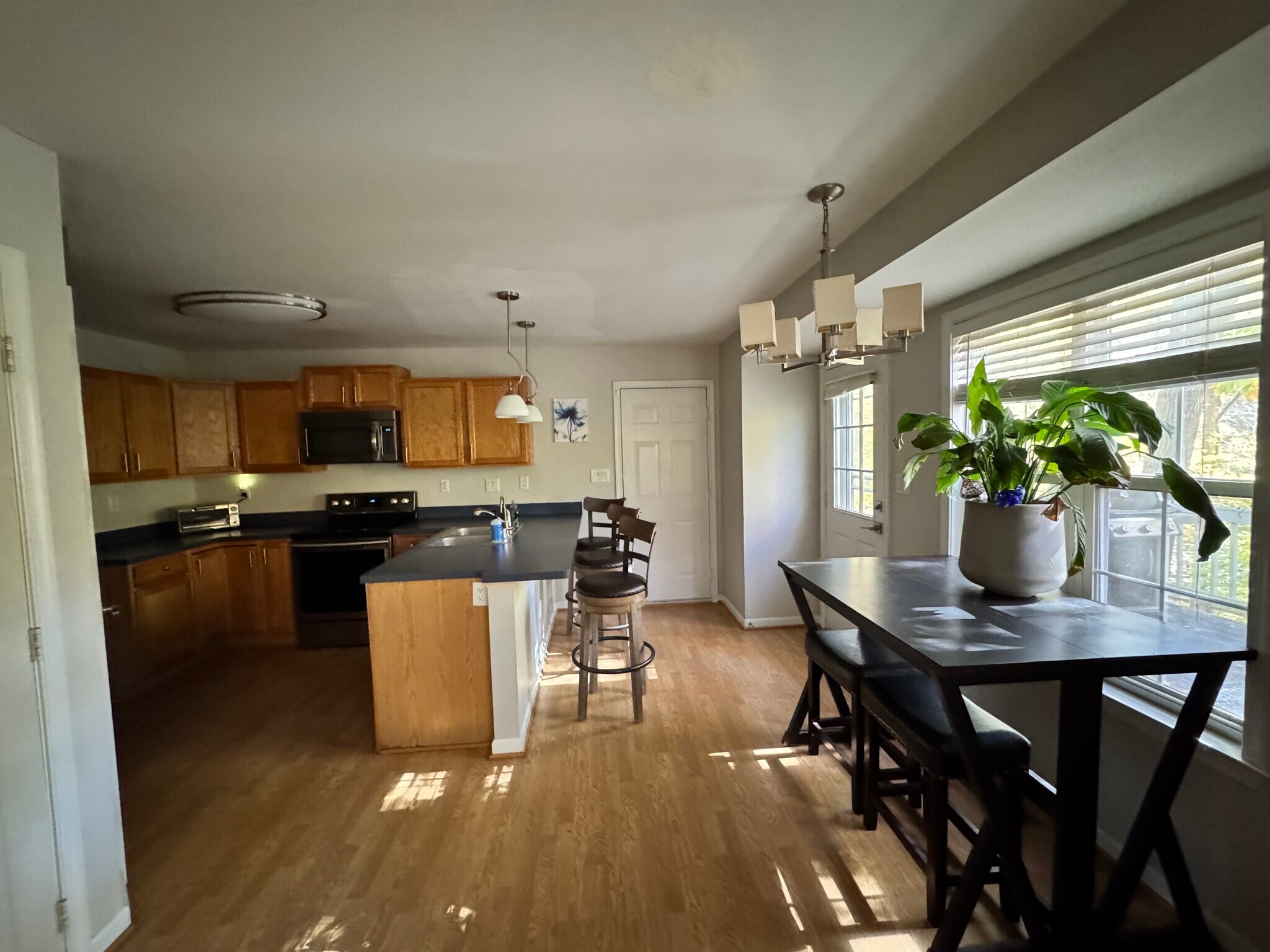 Building Photo - 104 Hamlin Dr