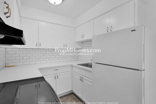 Building Photo - Freshly Renovated 2-Bedroom Apartment in C...