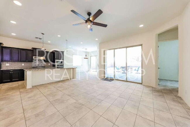 Building Photo - Stunning 4-bedrooms, 3-baths home in the h...