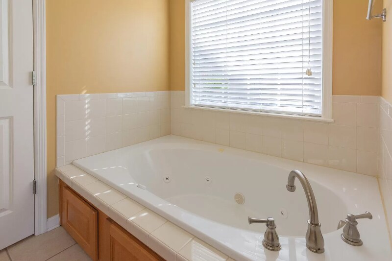 Building Photo - 6811 Neville Dr