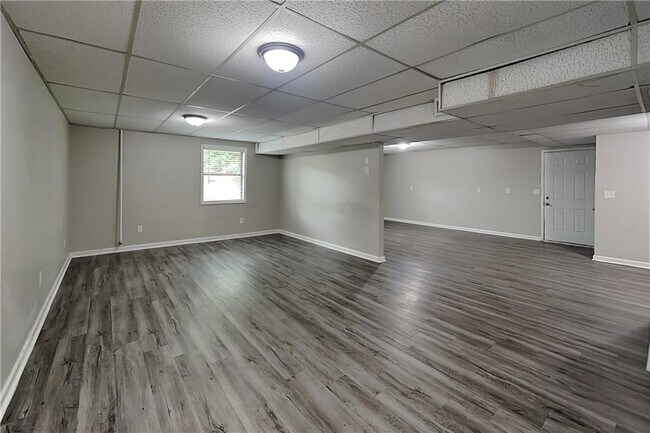 Building Photo - 6606 Catawba Dr