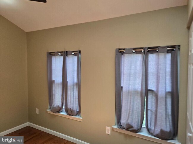 Building Photo - 33 S Ann St