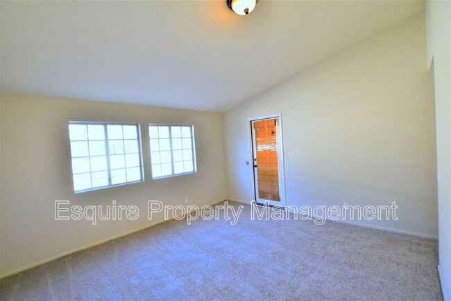 Building Photo - 2075 Blackberry Cir