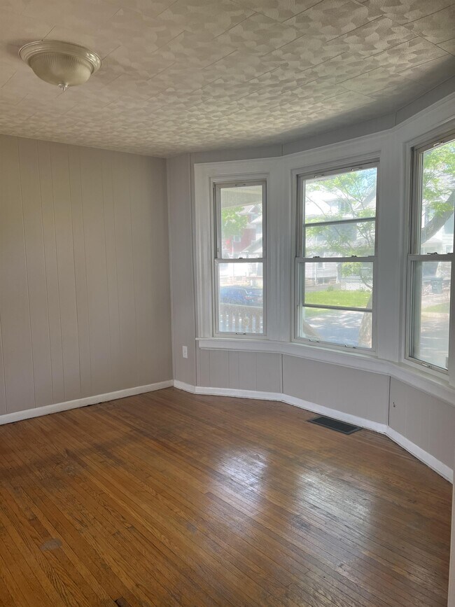 Building Photo - 269 Selye Terrace