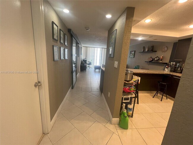 Building Photo - 18051 Biscayne Blvd