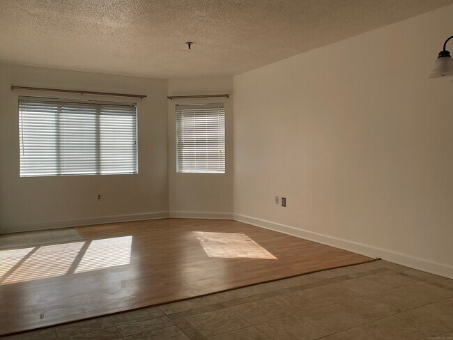 Building Photo - 1204 Whitney Ave