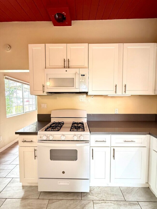 Building Photo - 4901 Frink Ave