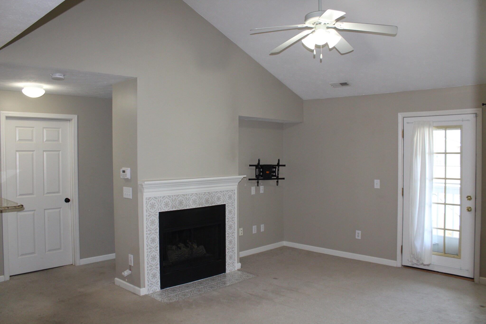 Building Photo - 14943 Lenox Dr