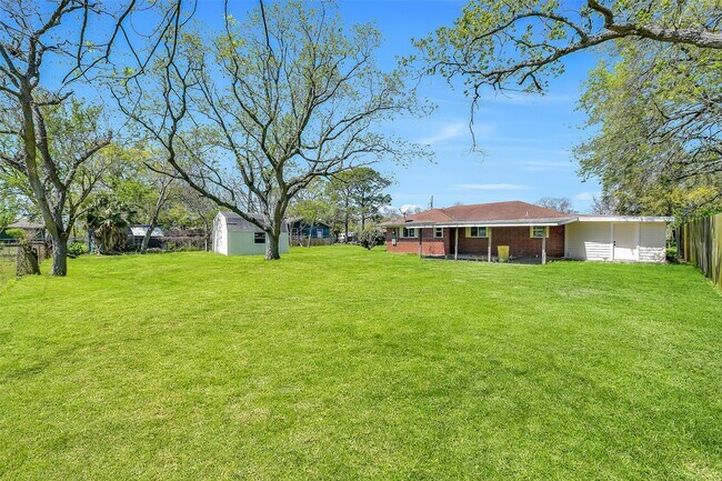 Building Photo - 1913 41st Ave N