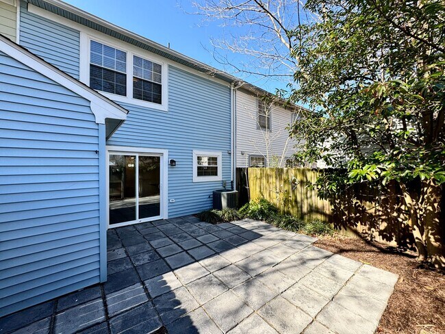 Building Photo - Completely Renovated & Ready 02-25-26! 2 Primary Suites, All Appliances Convey and Dog-Friendly!