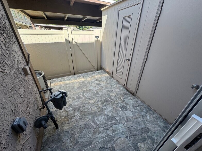 Building Photo - 28835 Conejo View Dr
